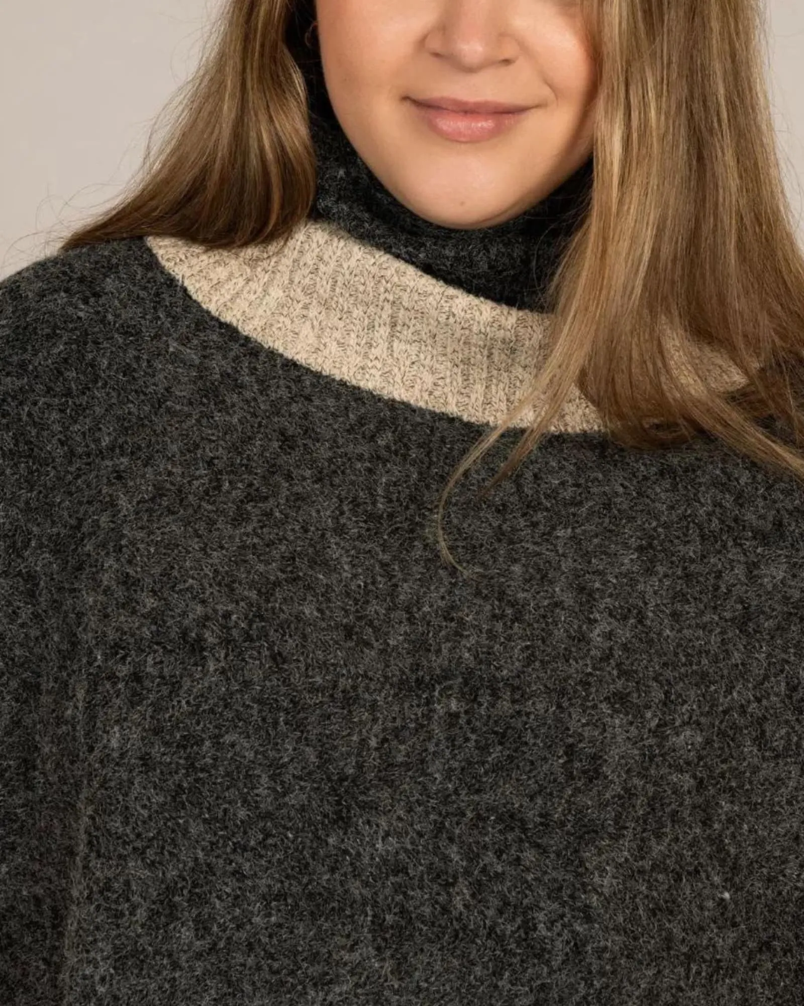 Gretchen Sweater Poncho Short Sleeves | Charcoal