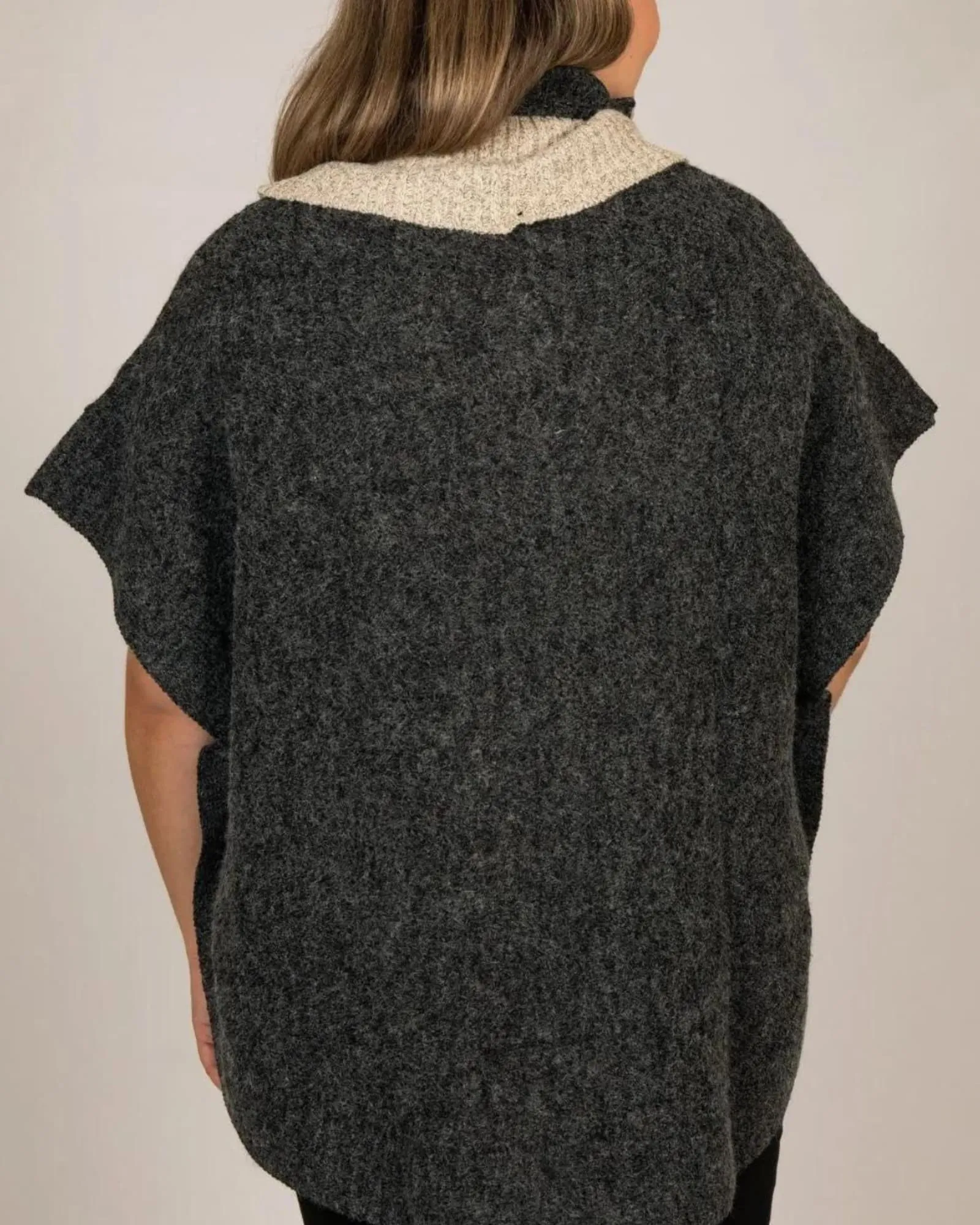 Gretchen Sweater Poncho Short Sleeves | Charcoal