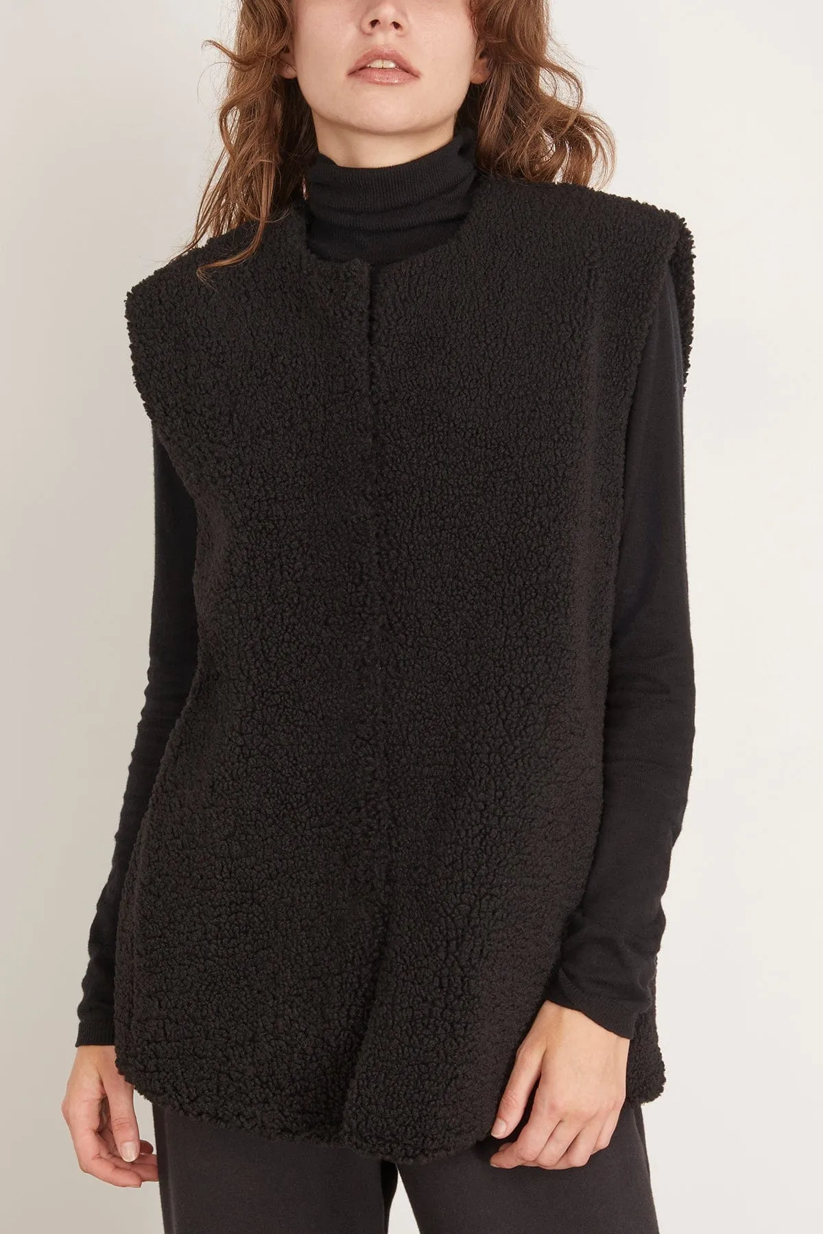 Thea Vest in Black