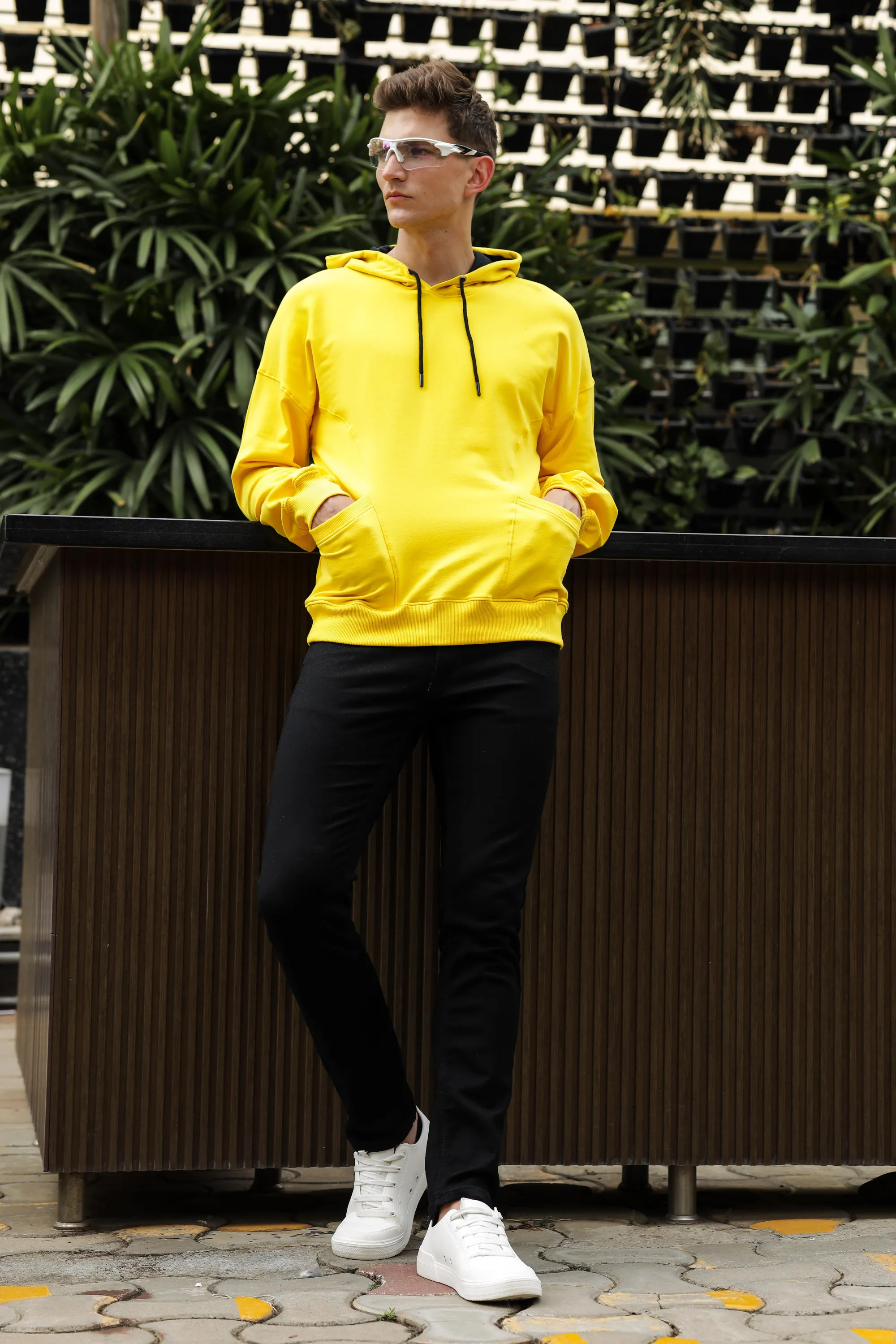 UNISEX SWEATSHIRT WITH POCKET & BUTTON
